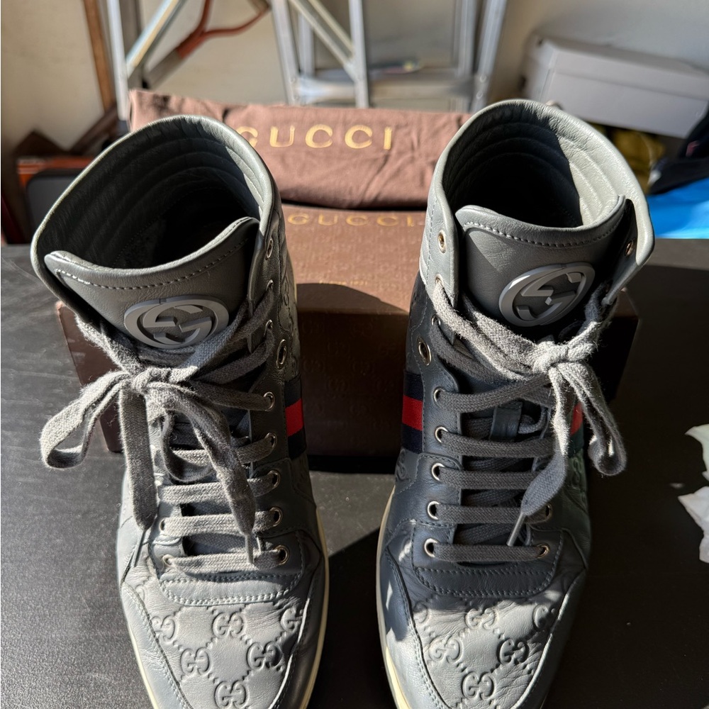 Gucci  221825 A9190 1360 Gray Leather Sneakers with Red and Blue Stripes 10men